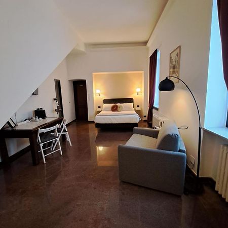 Palazzo Cusani Charming Rooms Vercelli Esterno foto