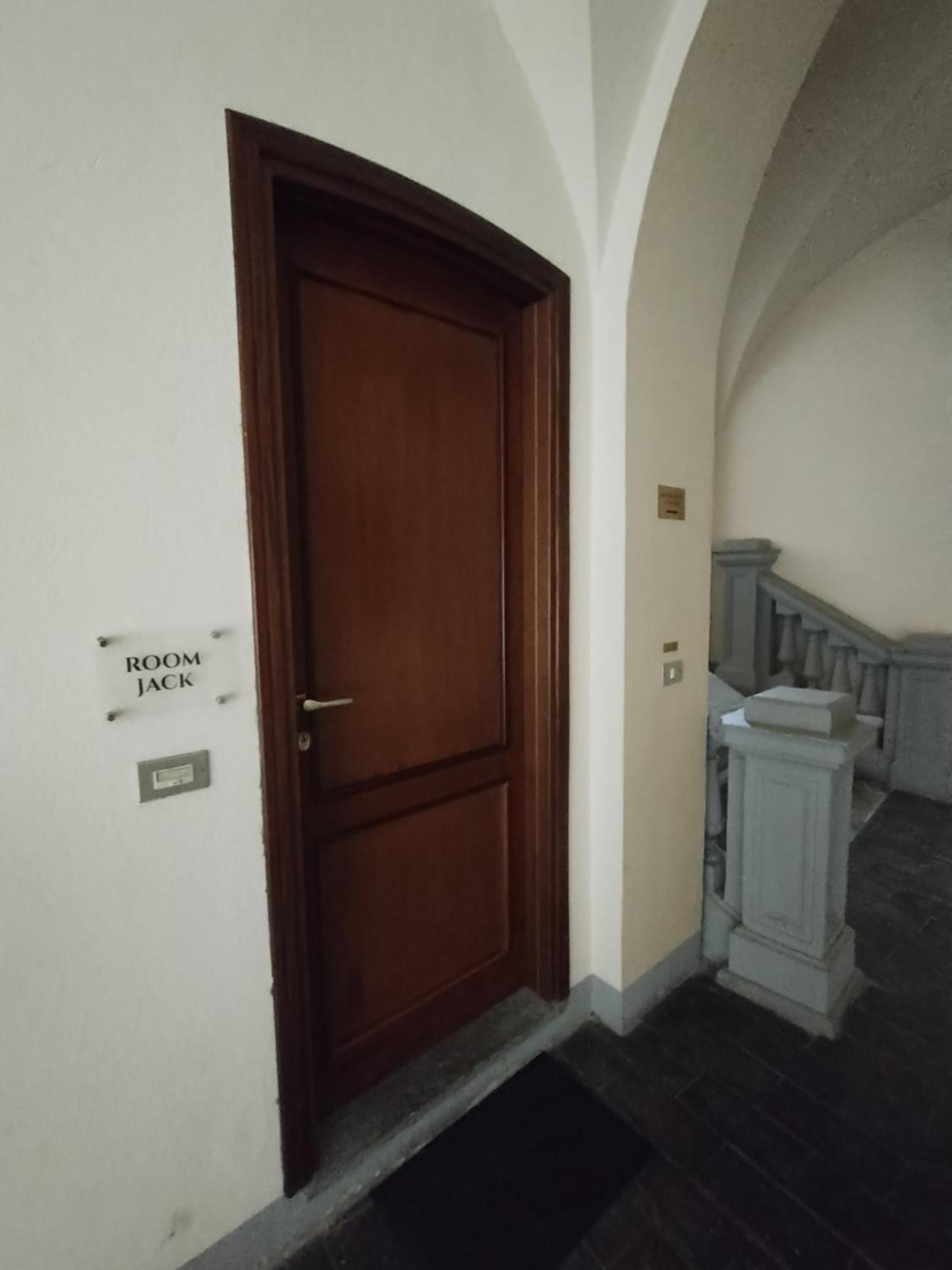 Palazzo Cusani Charming Rooms Vercelli Esterno foto