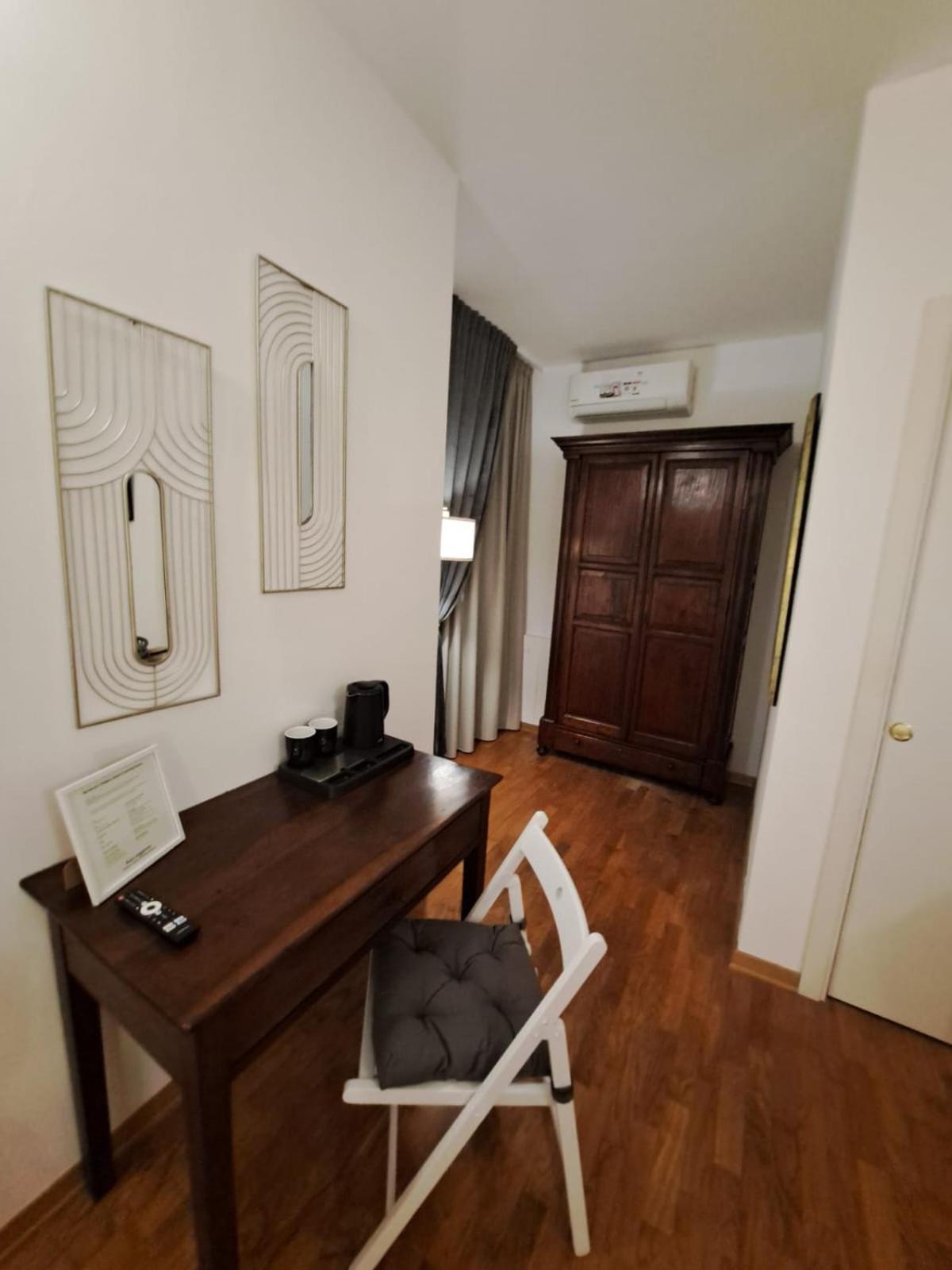 Palazzo Cusani Charming Rooms Vercelli Esterno foto