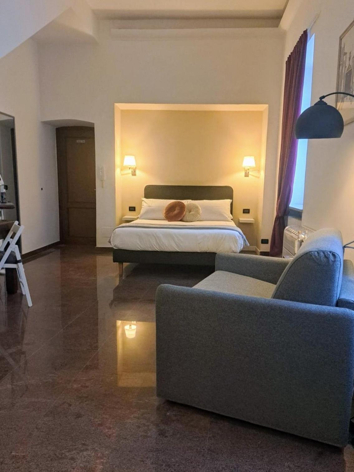 Palazzo Cusani Charming Rooms Vercelli Esterno foto